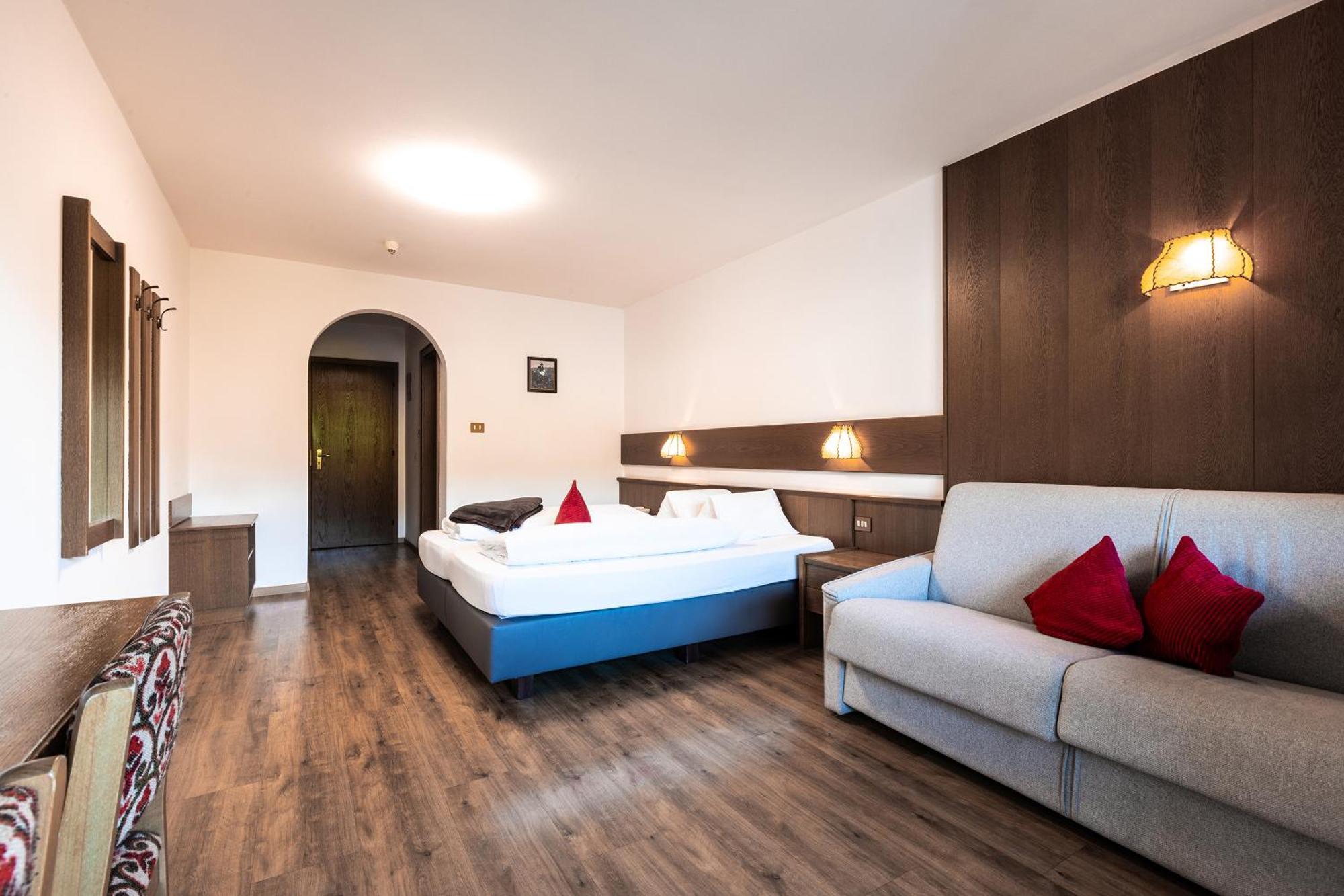 Hotel Zum Loewen - Al Leone Mölten Dış mekan fotoğraf