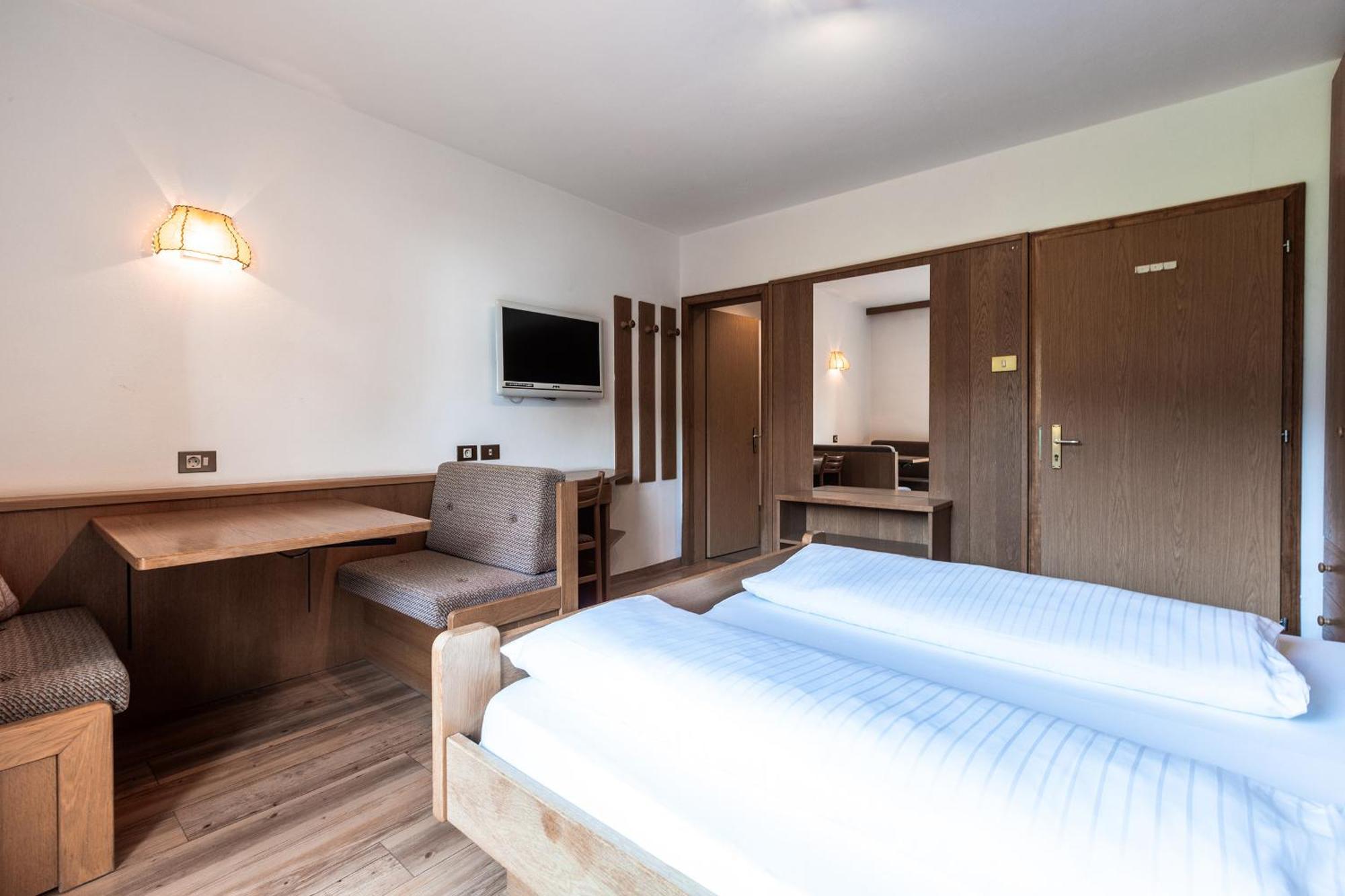 Hotel Zum Loewen - Al Leone Mölten Dış mekan fotoğraf
