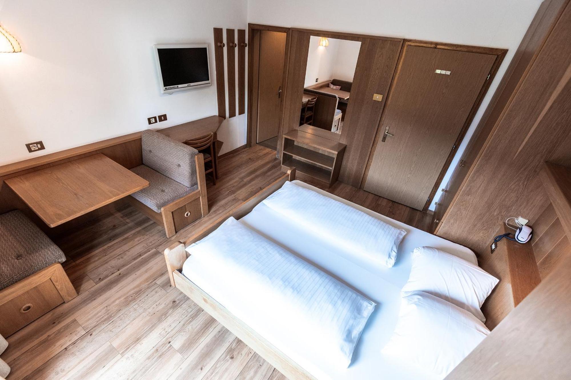 Hotel Zum Loewen - Al Leone Mölten Dış mekan fotoğraf