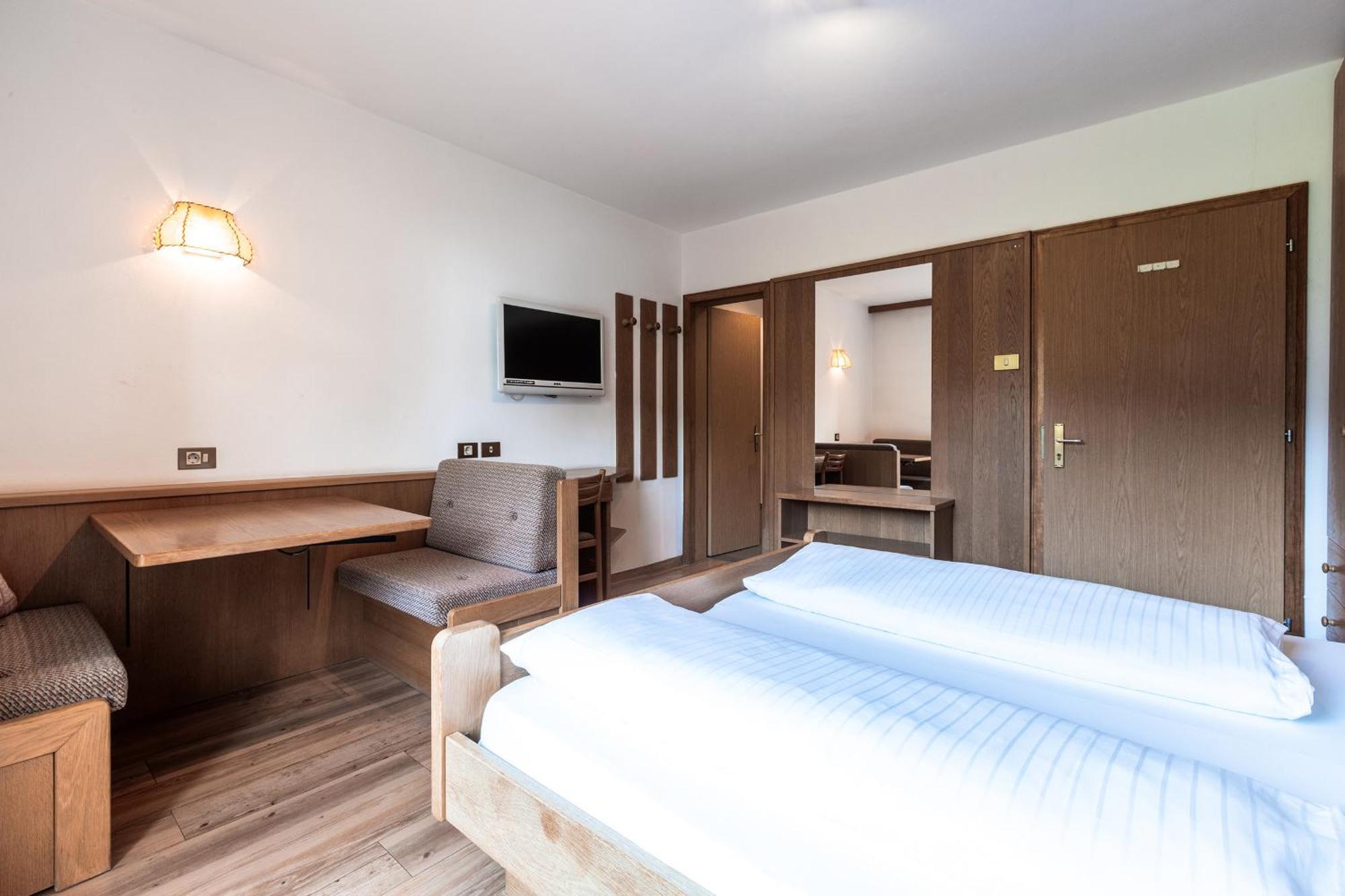 Hotel Zum Loewen - Al Leone Mölten Dış mekan fotoğraf