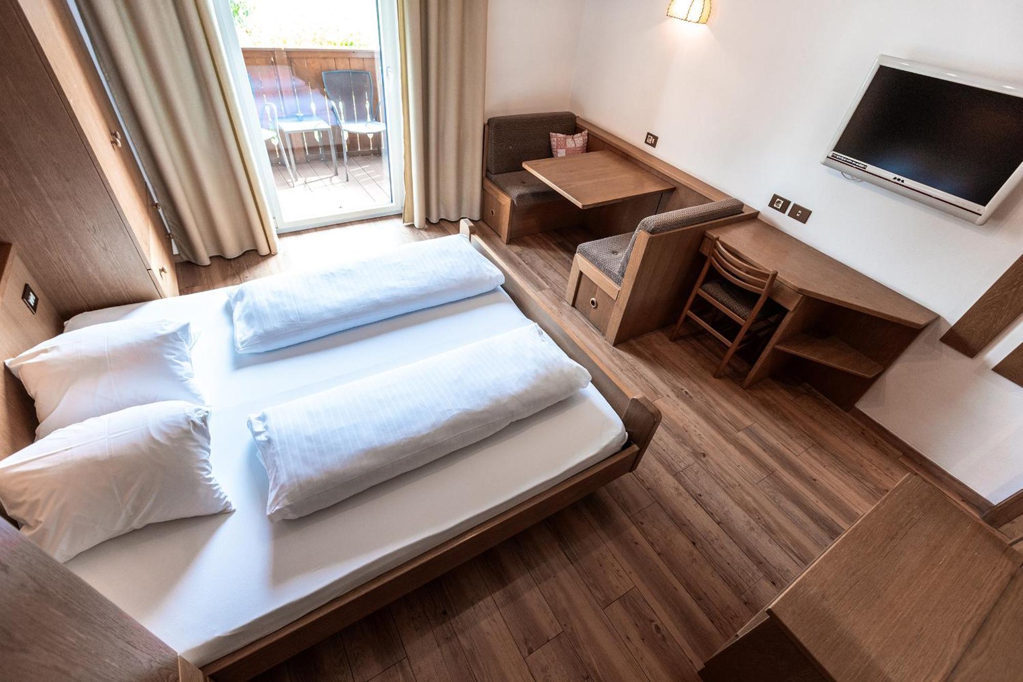 Hotel Zum Loewen - Al Leone Mölten Dış mekan fotoğraf