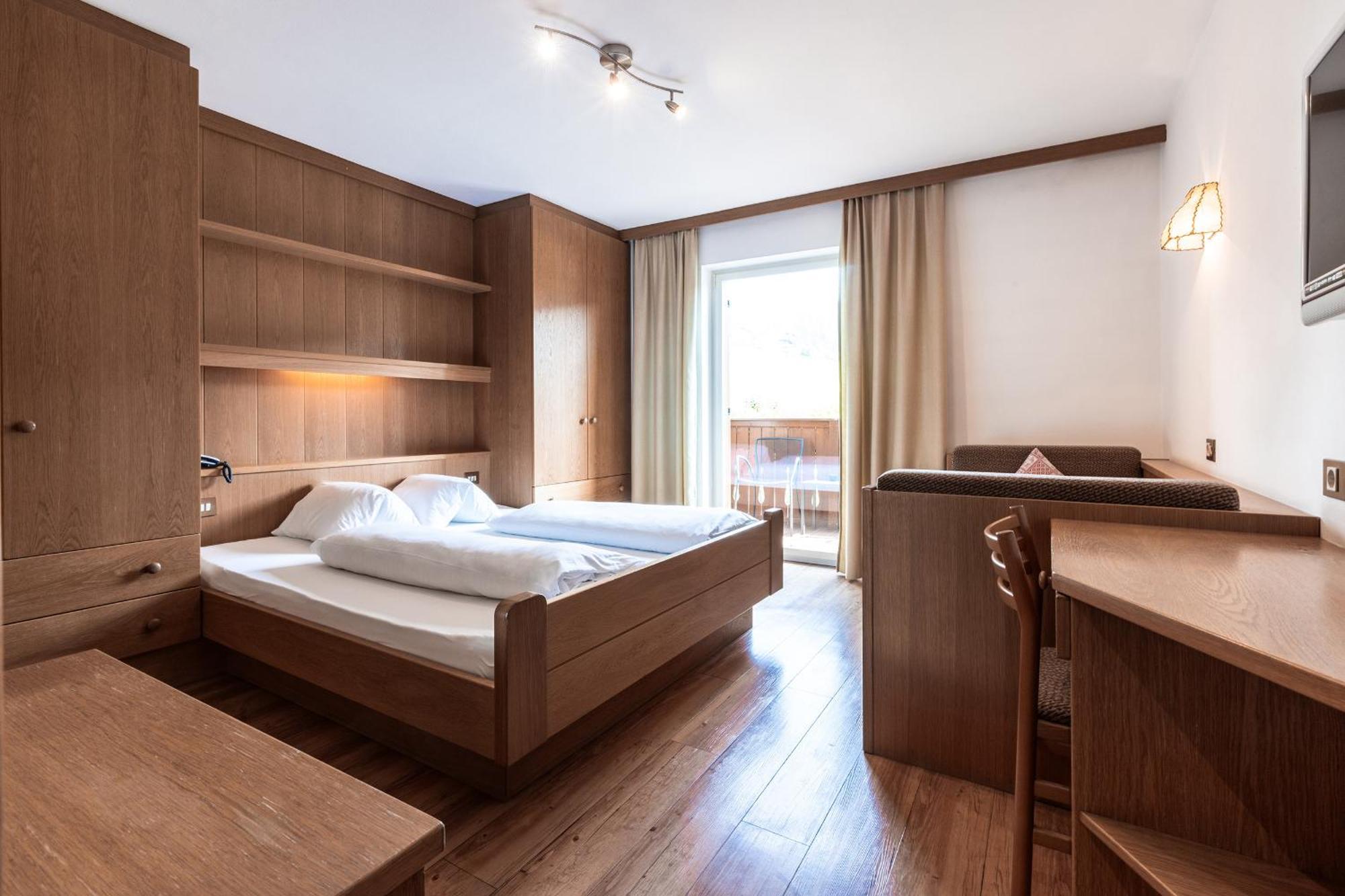 Hotel Zum Loewen - Al Leone Mölten Dış mekan fotoğraf