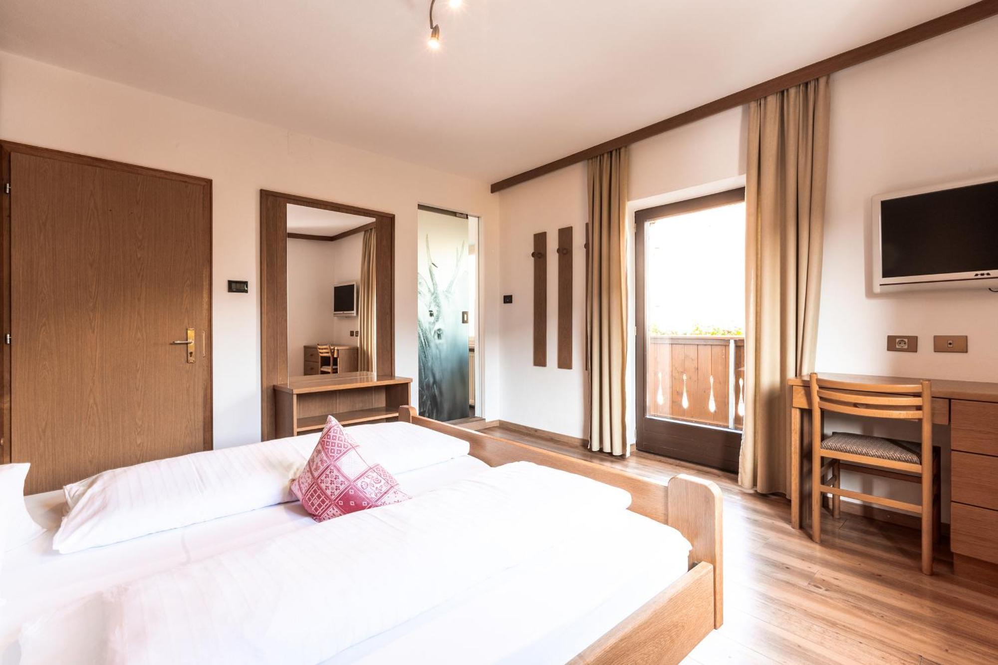 Hotel Zum Loewen - Al Leone Mölten Dış mekan fotoğraf